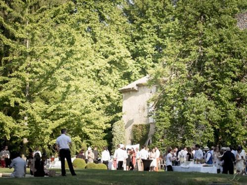 Chambres d'Hôtes Château Beaupré Saint-Laurent-des-Arbres Exterior foto